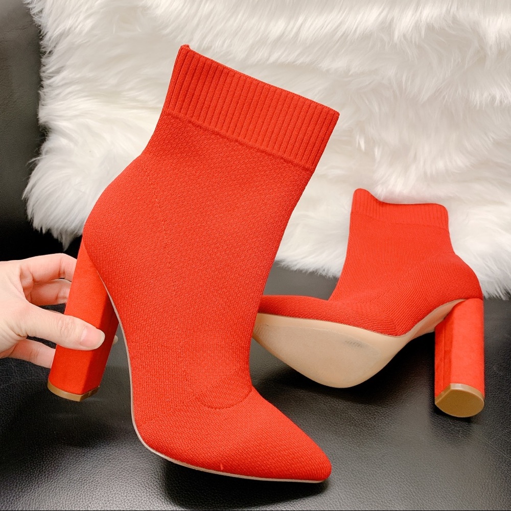 BRAND NEW❤️ Knitted pointy chunky heel bootie